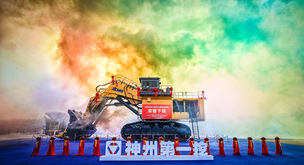“神州第一挖”徐工700噸級液壓挖掘機下線，標志著中國成為世界上繼德國、日本、美國后，第4個具備700噸級以上液壓挖掘機研發(fā)制造能力的國家