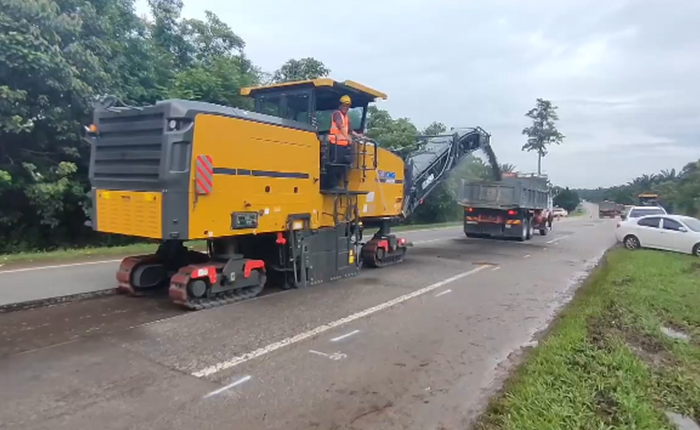 徐工成套道路機(jī)械油面施工，這次在馬來(lái)西亞！